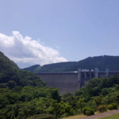 風の丘から見える宮ヶ瀬ダム