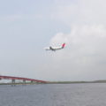 城南島からの飛行機着陸風景